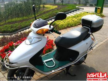 一輛五羊本田踏板車低價(jià)轉(zhuǎn)讓