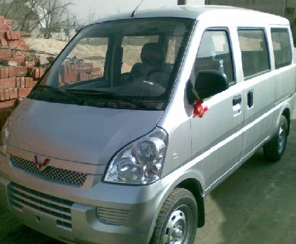 七千轉(zhuǎn)讓五菱榮光6407面包車