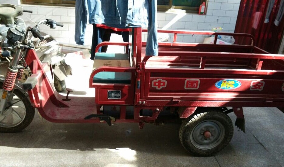 電動(dòng)三輪車(chē)出售
