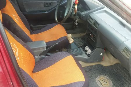 出售夏利兩廂小紅車
