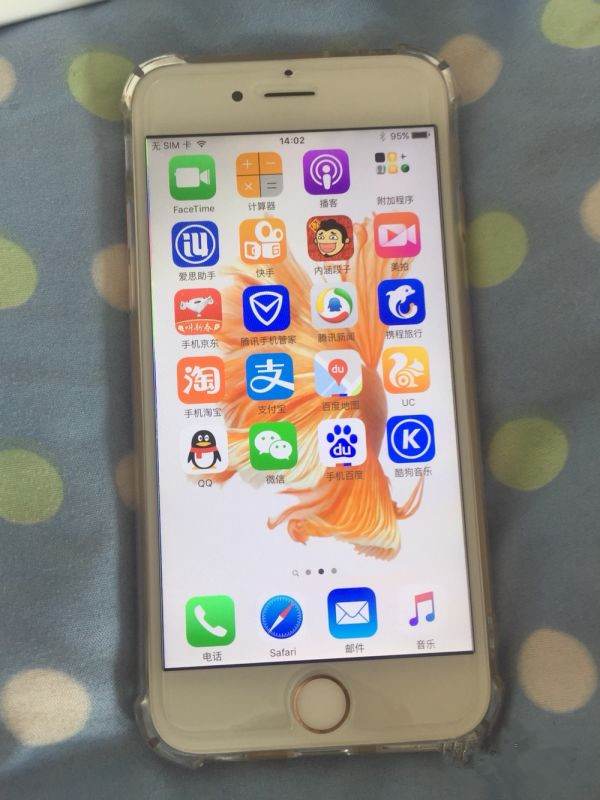 蘋果iPhone 6s 玫瑰金色 64G國行 - 1800元