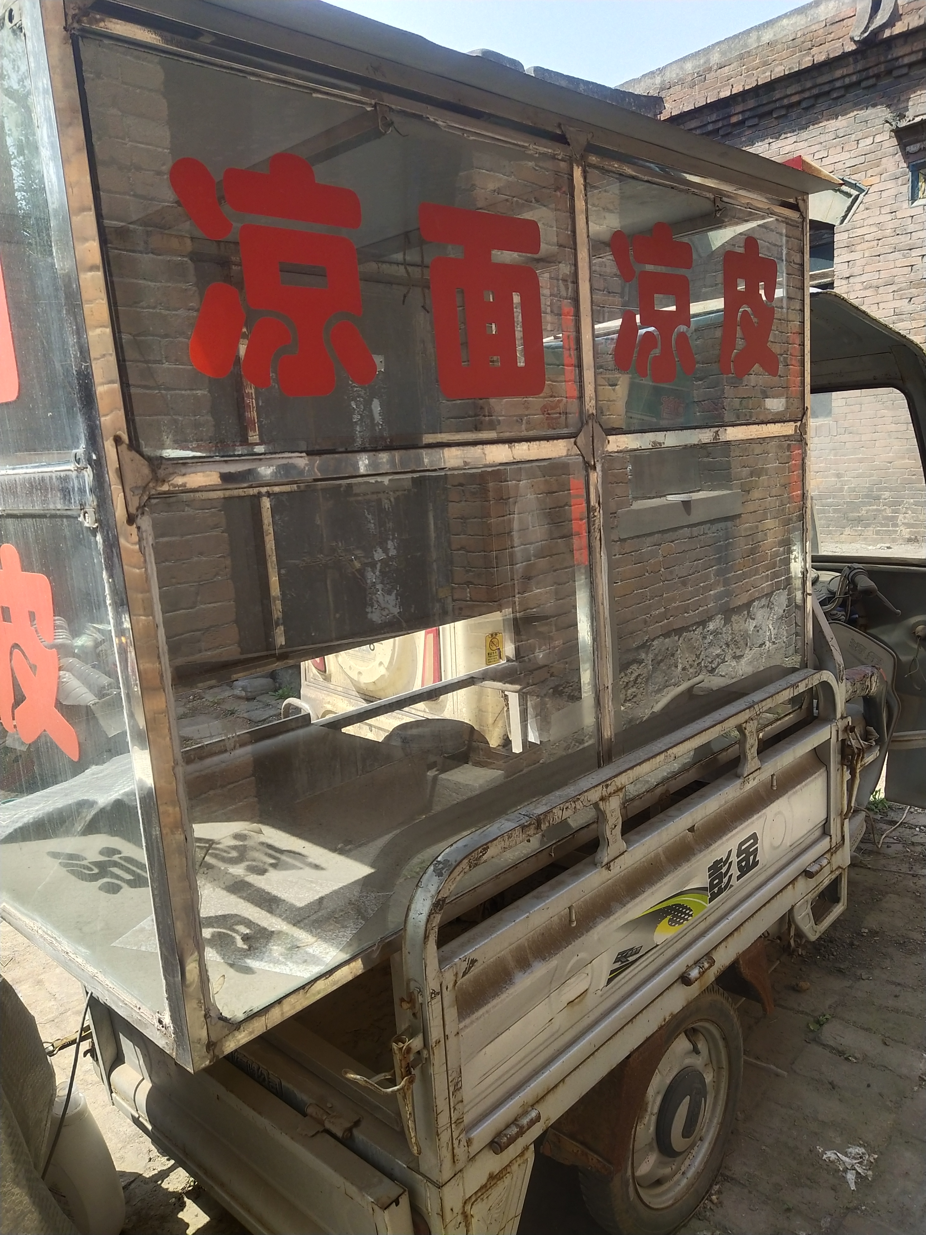 不銹鋼涼皮架,低價(jià)電三輪出售