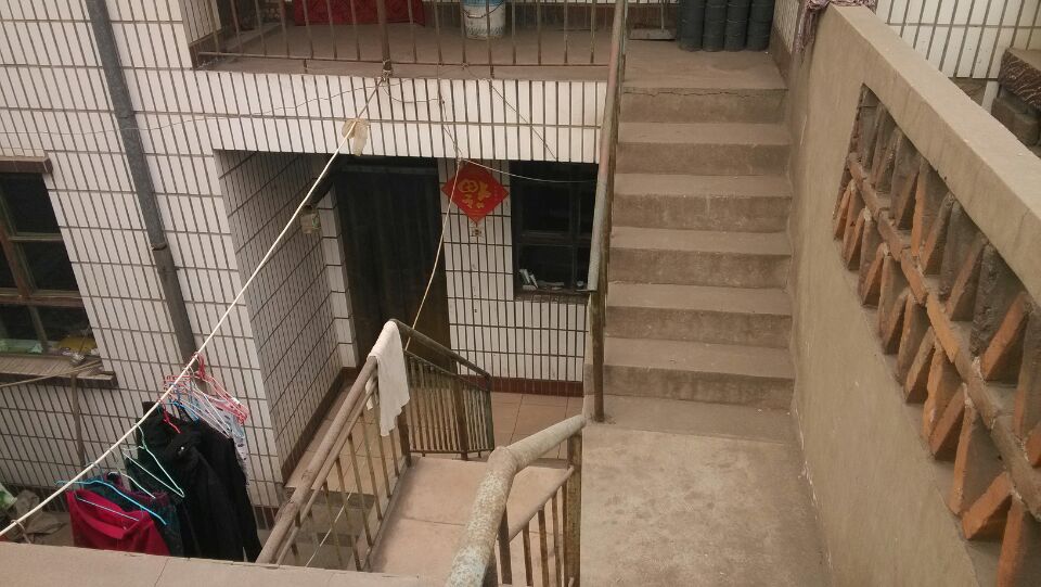 新華大街瑞祥小區(qū) 5室2廳1衛(wèi) 182㎡